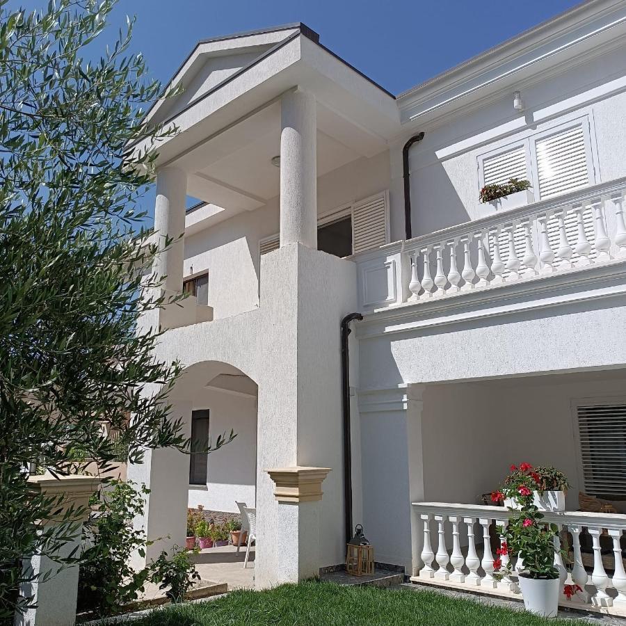 דורס Villa Kurti מראה חיצוני תמונה
