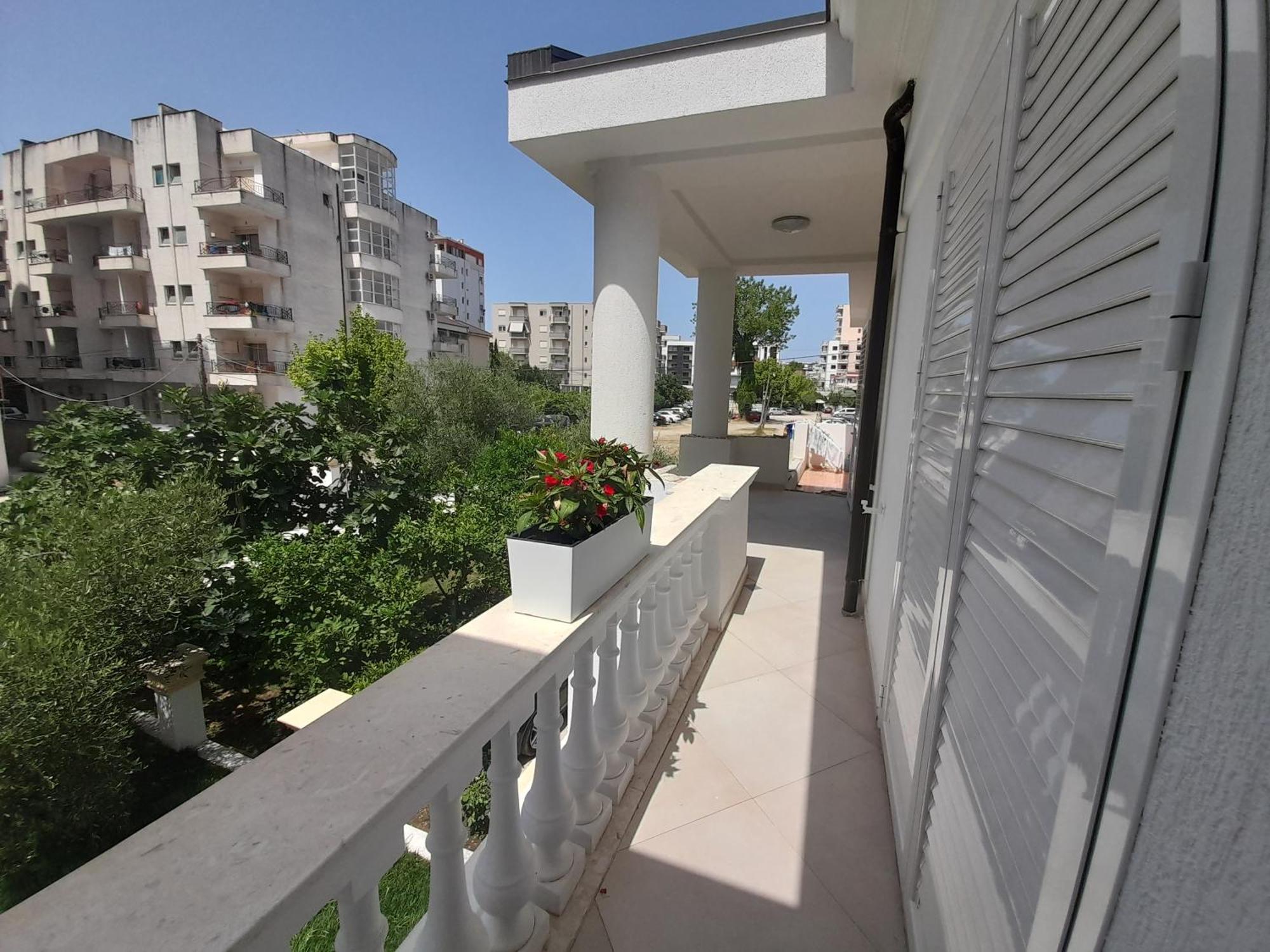 דורס Villa Kurti מראה חיצוני תמונה