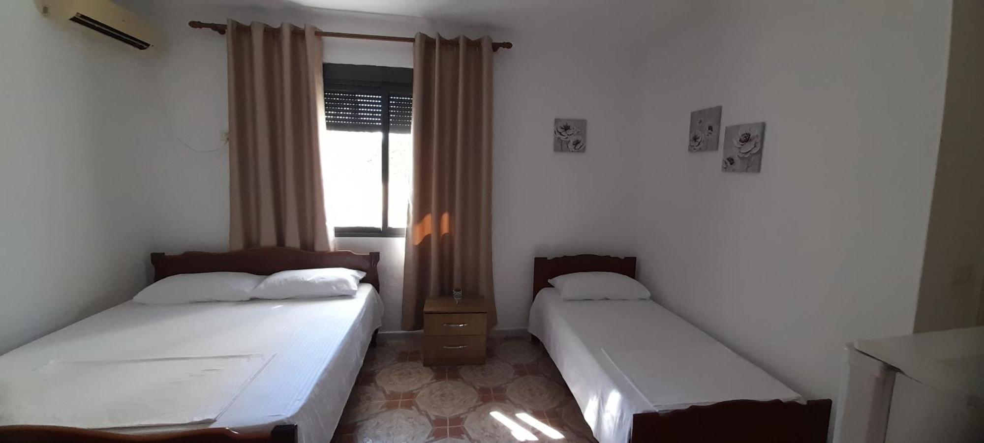 דורס Villa Kurti חדר תמונה